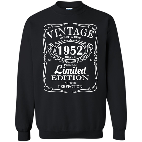 Vintage Born in 1952 65 Years Old Birthday Tshirt