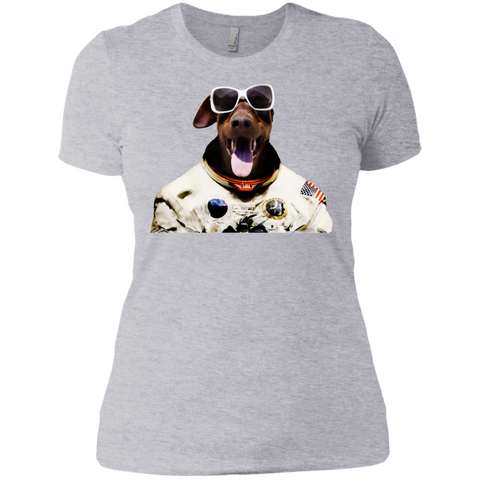 doberfrau goes universe... T-Shirt