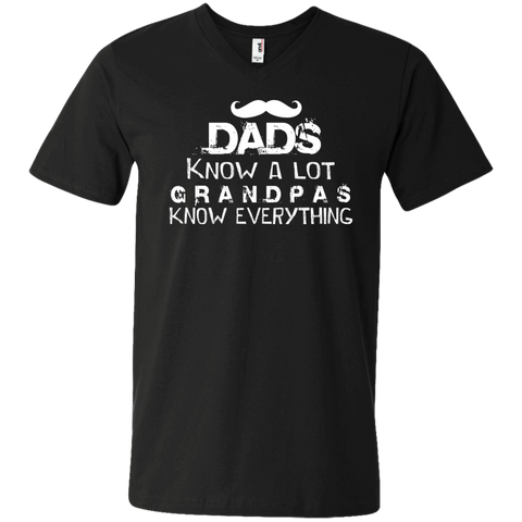 dads know a lot, grandpas know everything| funny grandfather papa unisex T-Shirt