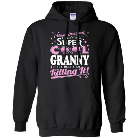 i never dreamed i would be a super cool granny but here i am killing it T-Shirt