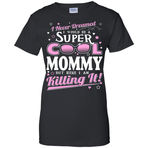 i never dreamed i would be a super cool mommy but here i am killing it T-Shirt