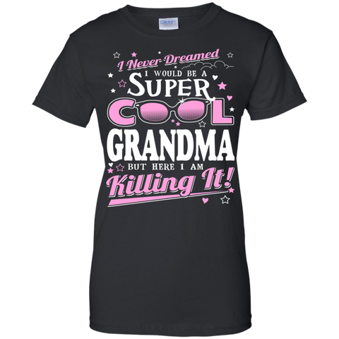 i never dreamed i would be a super cool grandma but here i am killing it T-Shirt