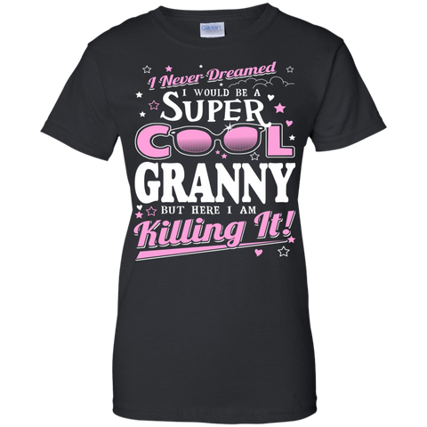 i never dreamed i would be a super cool granny but here i am killing it T-Shirt