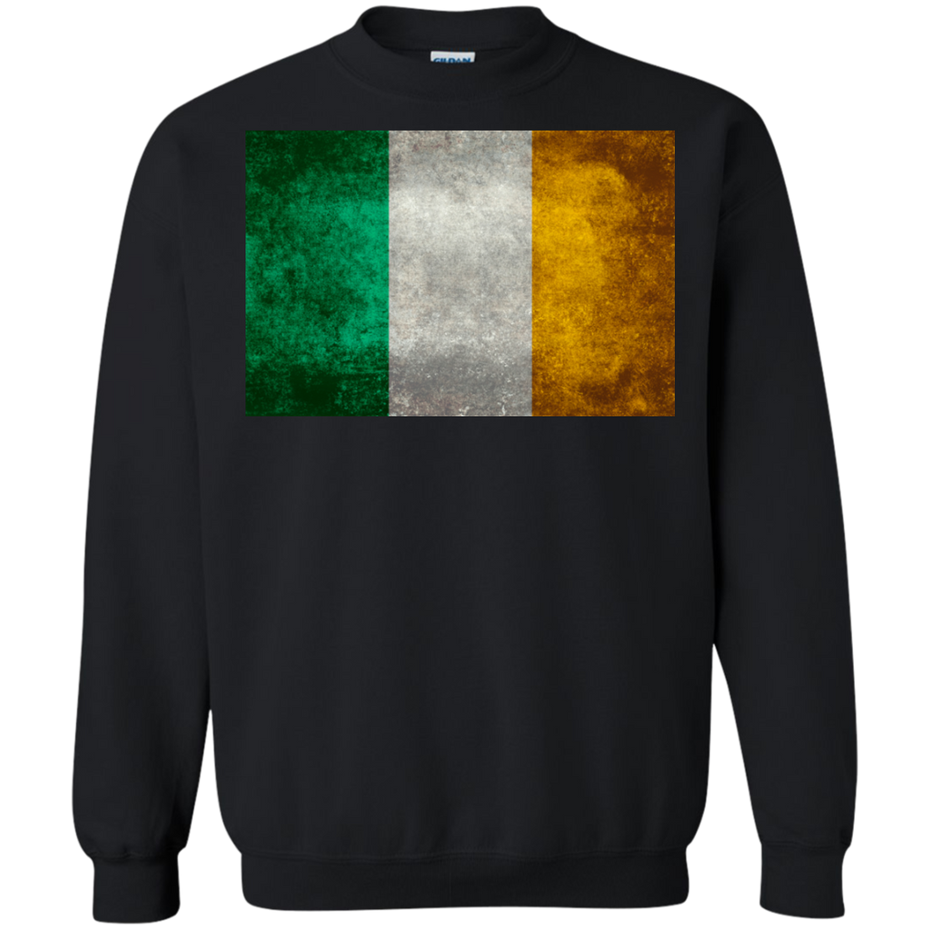 flag of ireland in vintage retro style T-Shirt