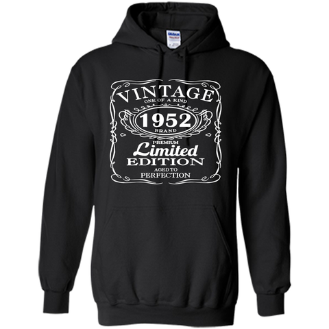 Vintage Born in 1952 65 Years Old Birthday Tshirt