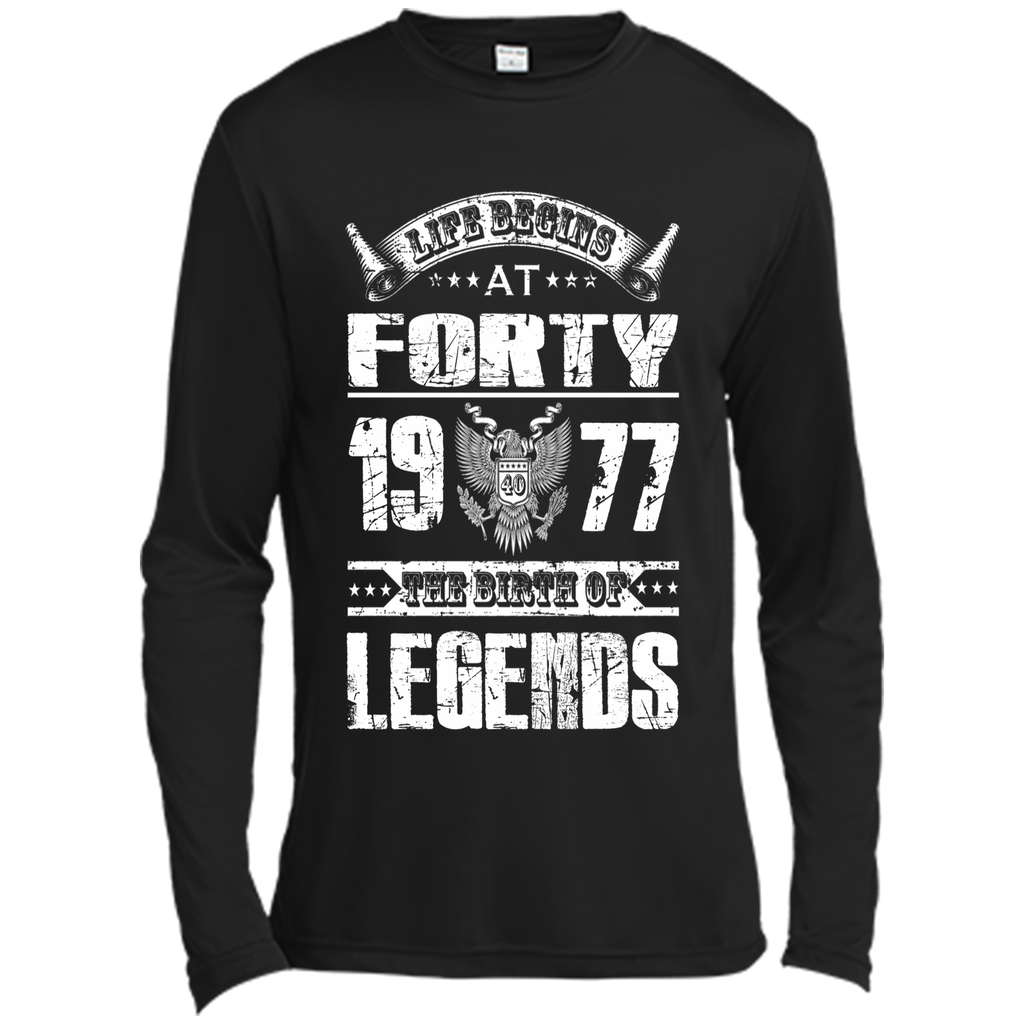 Life begins at 40, 1977 the birth of legends- 1977 T Shirt t-shirt