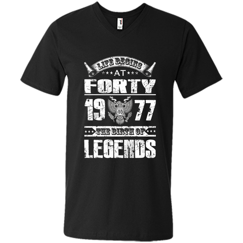 Life begins at 40, 1977 the birth of legends- 1977 T Shirt t-shirt